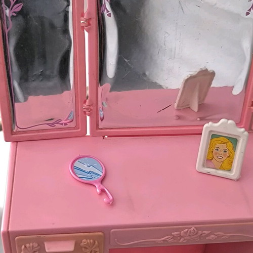 Barbie '87 vintage used vanity with mirror