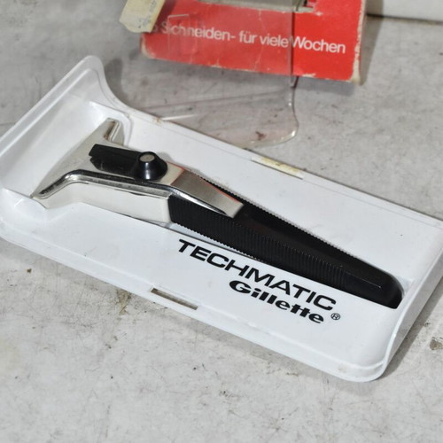Gillette TECHMATIC razor like new vintage with box