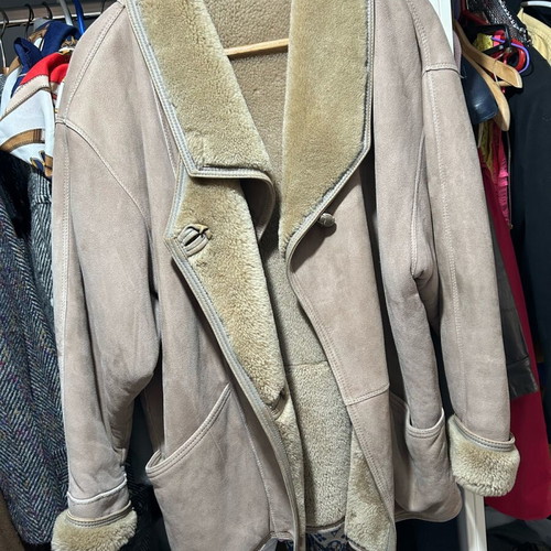 Women's mouton coat 100% genuine leather like new, beige, size L