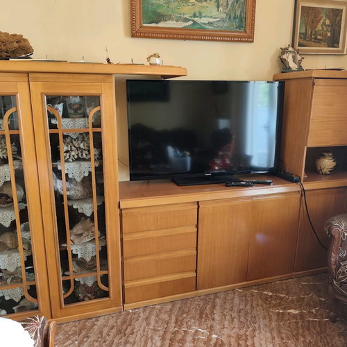Sideboard like new 3m width with double display and cabinets