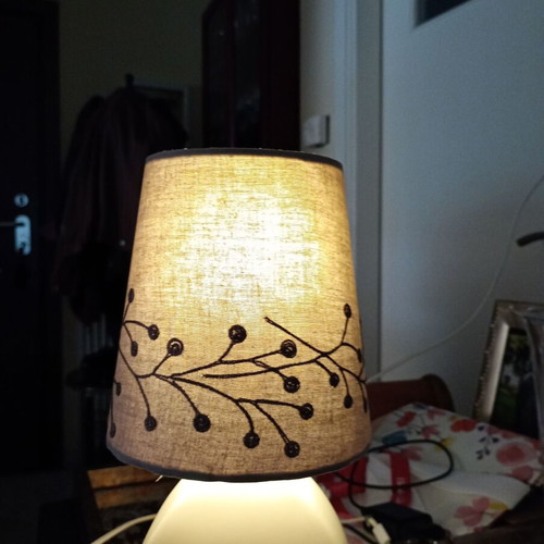 Porcelain table lamp like new, height 33 cm