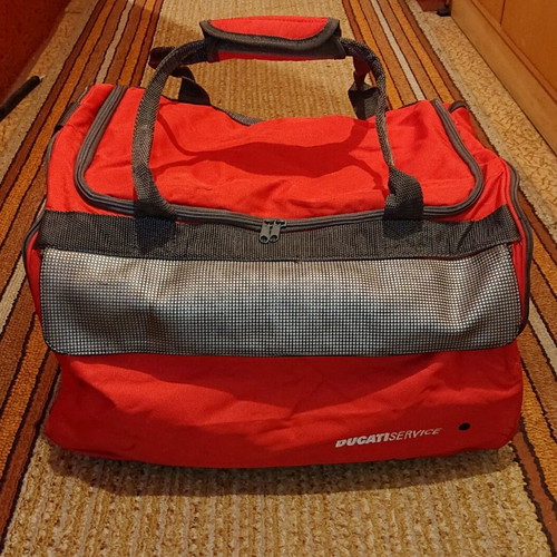 Ducati bag set like new, red