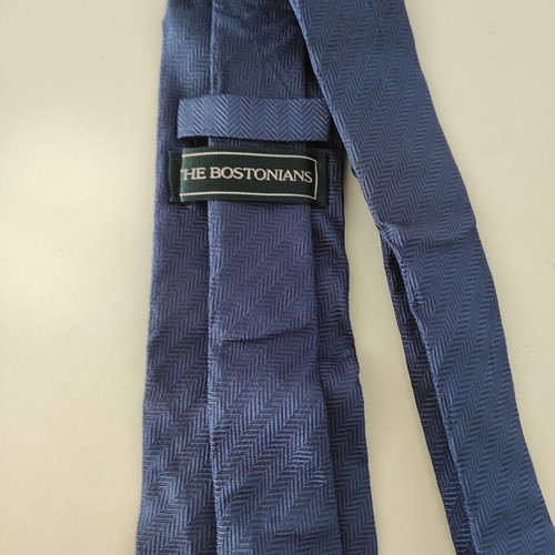 The Bostonians men's tie like new blue