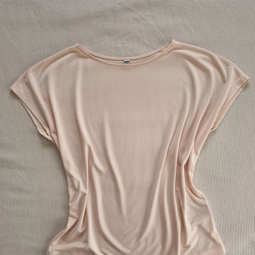 Uniqlo pale pink t-shirt XS like new
