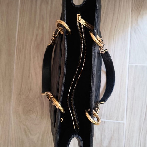 Chanel GST shoulder bag like new, black, Caviar leather