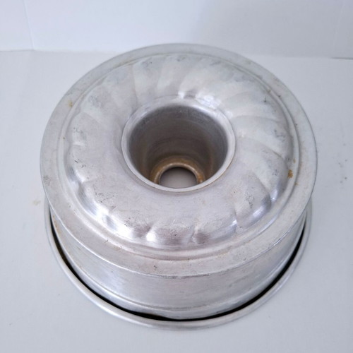 Round cake pan used, aluminum, 21cm diameter, 8.5cm depth