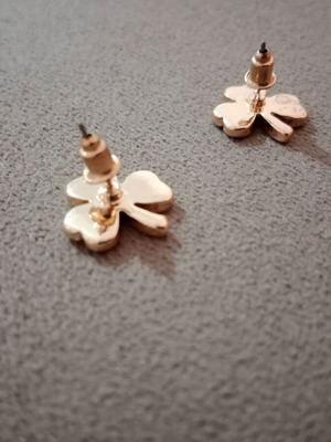 Clover earrings new, gold color