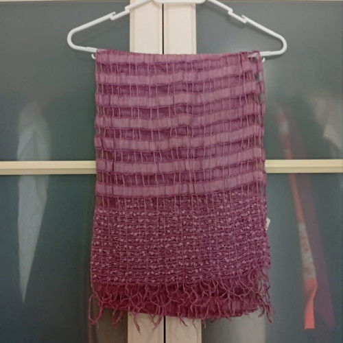 Lilac woven scarf like new, 35% silk 65% viscose