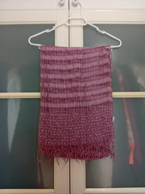 Lilac woven scarf like new, 35% silk 65% viscose