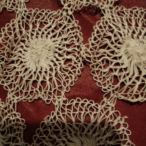 Handmade rhombus-shaped doily set like new
