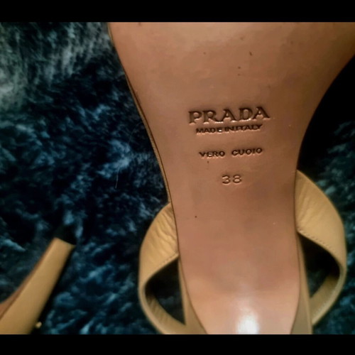Prada women's leather pumps used, size 38