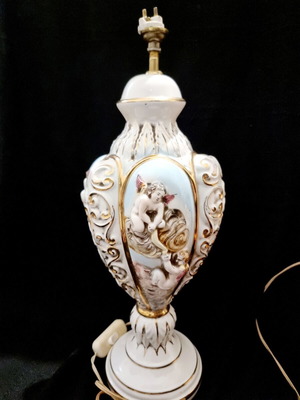 Capodimonte porcelain table lamp used