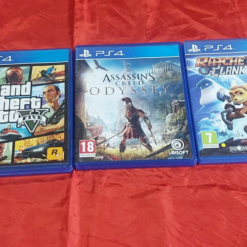 PlayStation 4 games like new, pack of 3 titles