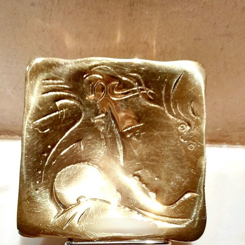 Bronze square plate like new with mother and baby design