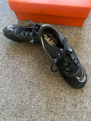 Nike racing spikes 37.5 like new, black athletic shoes