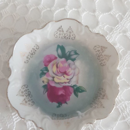 Vintage dessert plates like new