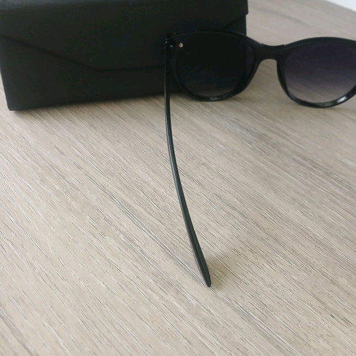 Sunglasses like new, black