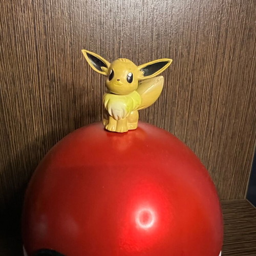 Eevee TOMY figure like new 99’