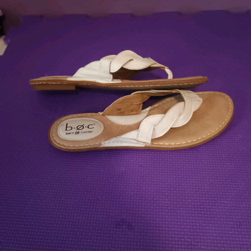 B.O.C Born Concept White Flip Flops Size 40 Like New Comfortable