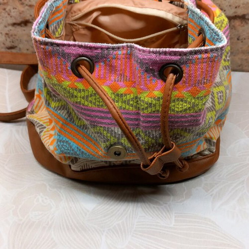 Women's backpack bag pouch like new, multicolor
