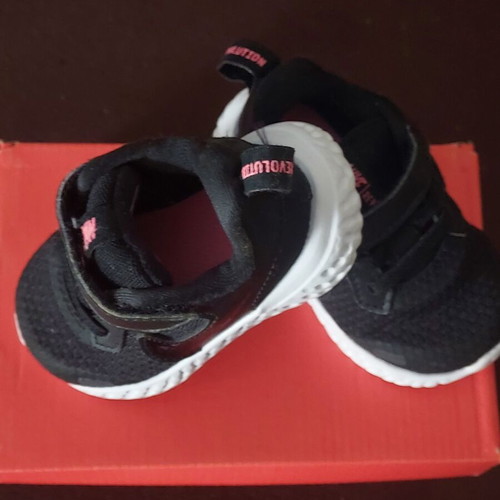 Nike baby shoes size 20 like new