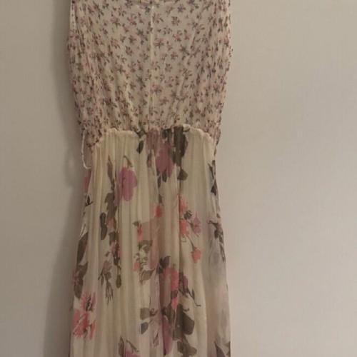 Dress with crepe fabric and floral design like new, size M