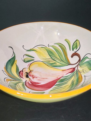 Italian Majolica Bowls Set of 4 like new