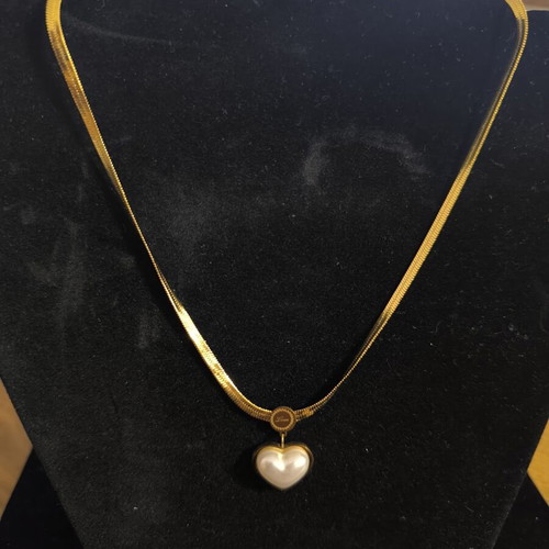 Love Necklace with Heart Pearl in Gold Color