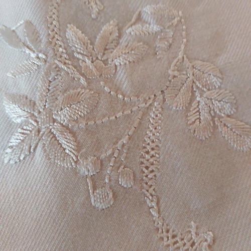 Handmade tablecloth 170×170 cm two-tone with silk thread and embroidered napkins