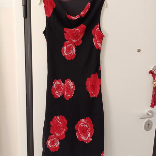 Women's midi dress with red roses, like new, size L-XL