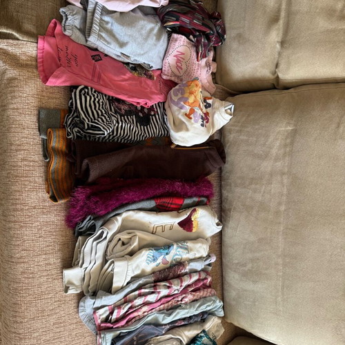 Children's clothing pack used, ages 3-5, 21 pants and 28 tops
