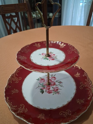 Porcelain ornerveira used with floral design