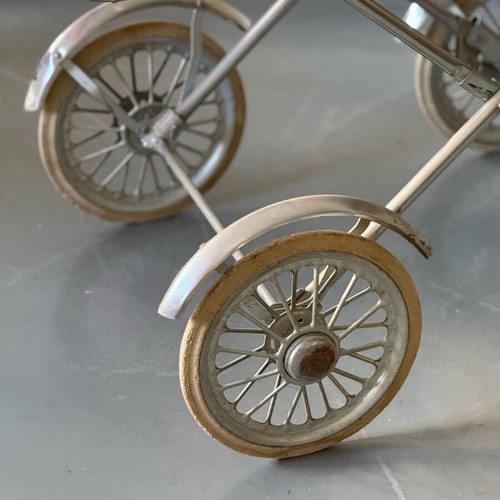 Antique baby stroller used, metal in excellent condition