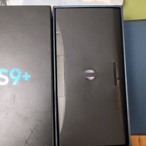 Samsung Galaxy S9 Plus like new, complete with box and genuine charger