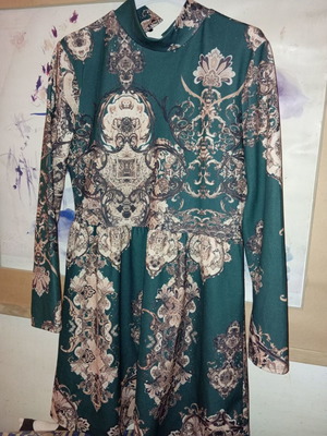 Italian dress new, size L, dark green with pattern