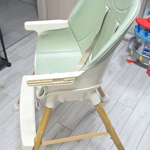 Kiddo highchair used with removable seat and washable cover