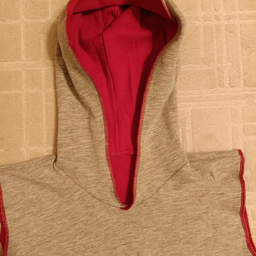 Body Talk reversible sleeveless hoodie used, gray and red, size M