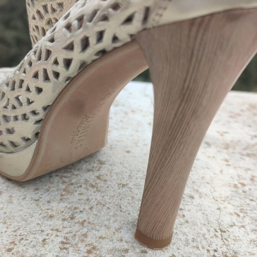 Hispanitas gold leather heels like new, size 37, elegant design
