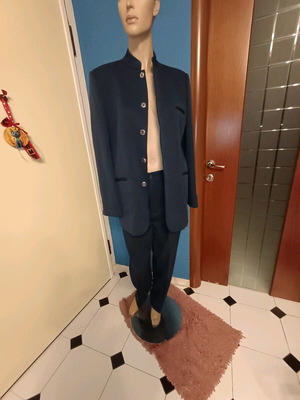 Suit Size M Blue Like New, Beautiful Design