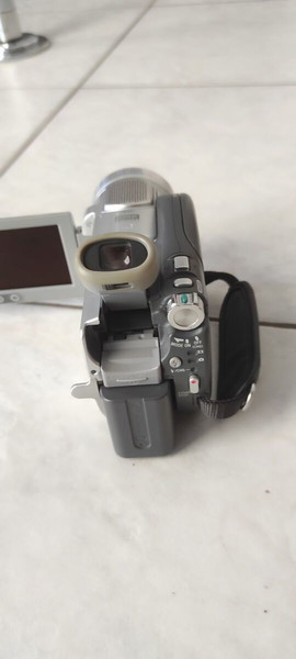 видеокамера Sony Handycam DCR-DVD505E PAL