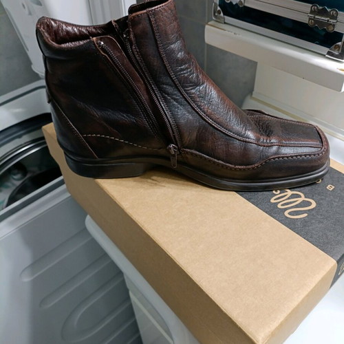 Softies men's leather brown ankle boots size 42 like new