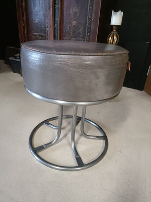 Art Sensation grey leather pouf with metal base