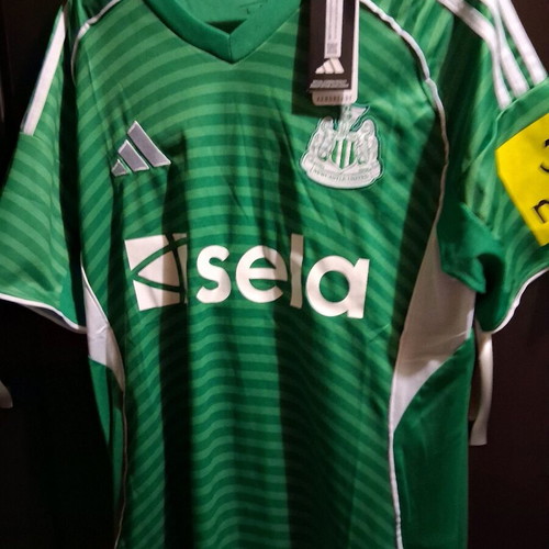 Newcastle Away Jersey new, size Large