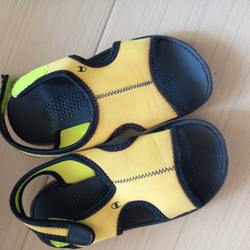 Champion sea sandals size 32 used, blue and yellow
