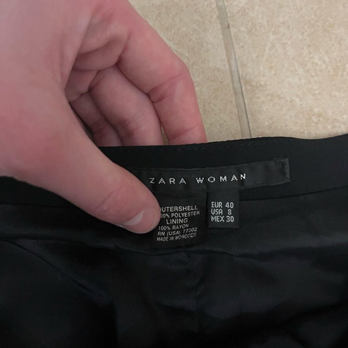 Zara Woman black skirt size L like new with lining and zipper