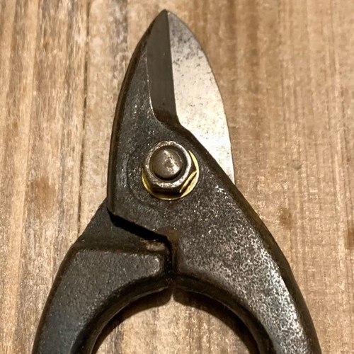 Scissors for tin cans used
