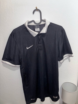 Nike t shirt like new, black, size small