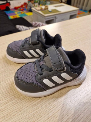 Adidas Tensaur Run Baby Shoes No21 like new with box
