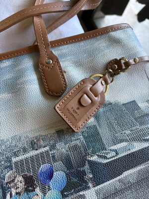 Y Not? Collections shoulder bag with city print, like new, multicolor