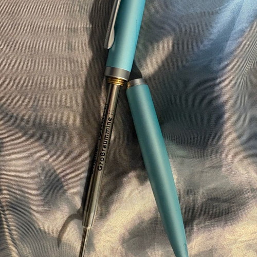 Online pen set like new with black ink and pen